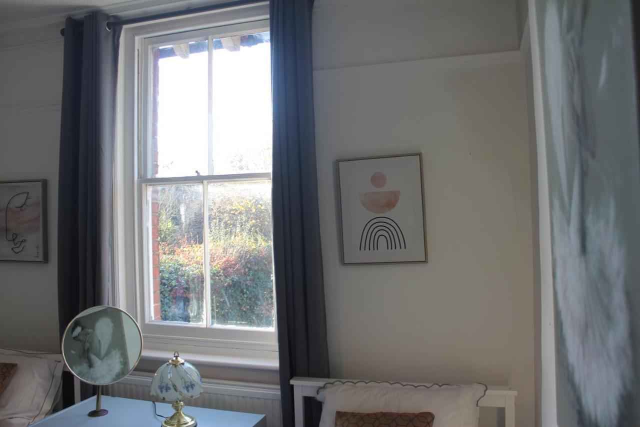 Canterbury Accommodations With Free Car Park Onsite And High Speed Wifi Dış mekan fotoğraf